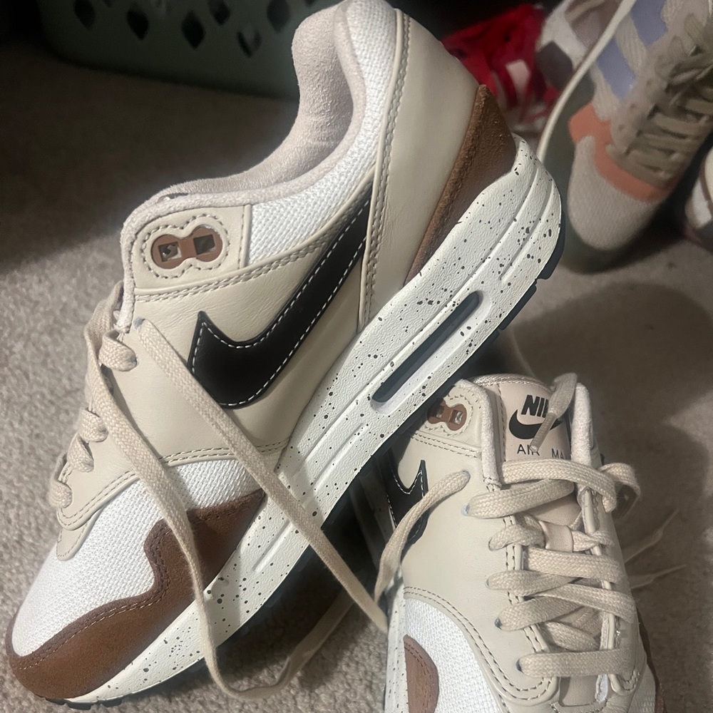 Nike Air Max Sneakers in Cream and Brown